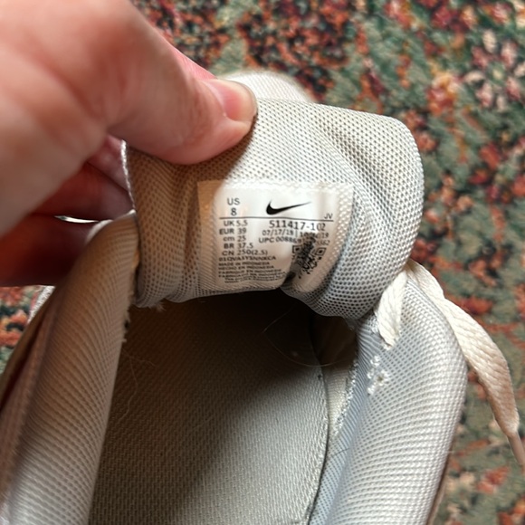 Nike Air Tennis Shoes - Picture 6 of 8